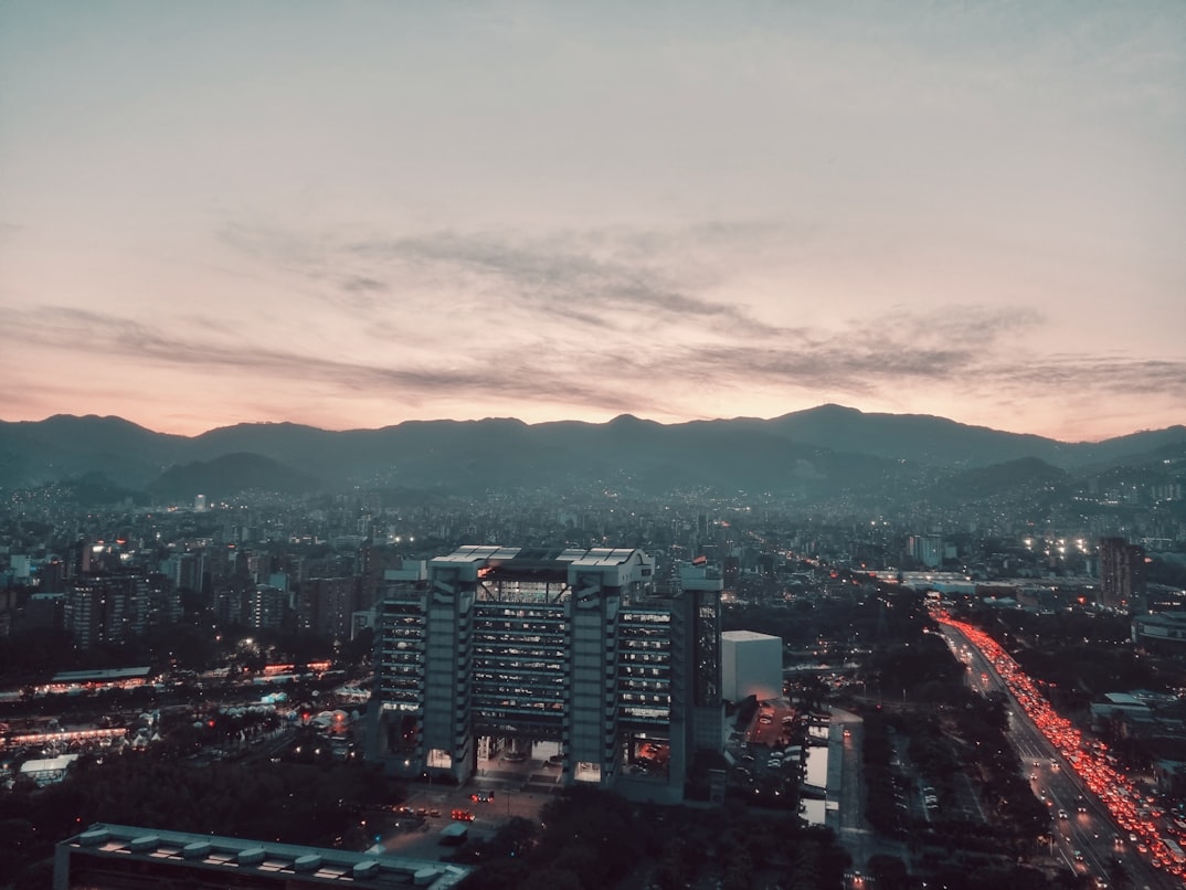 Cómo Comprar Apartamento en Medellín: Guía Completa 2026 | Alex Arias