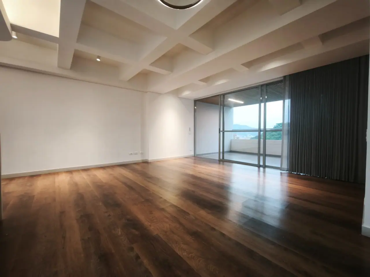 ¡El piso alto con la vista más increíble de Sabaneta! 🌆 Venta en Bangkok, Bankok, Sabaneta  - foto 2